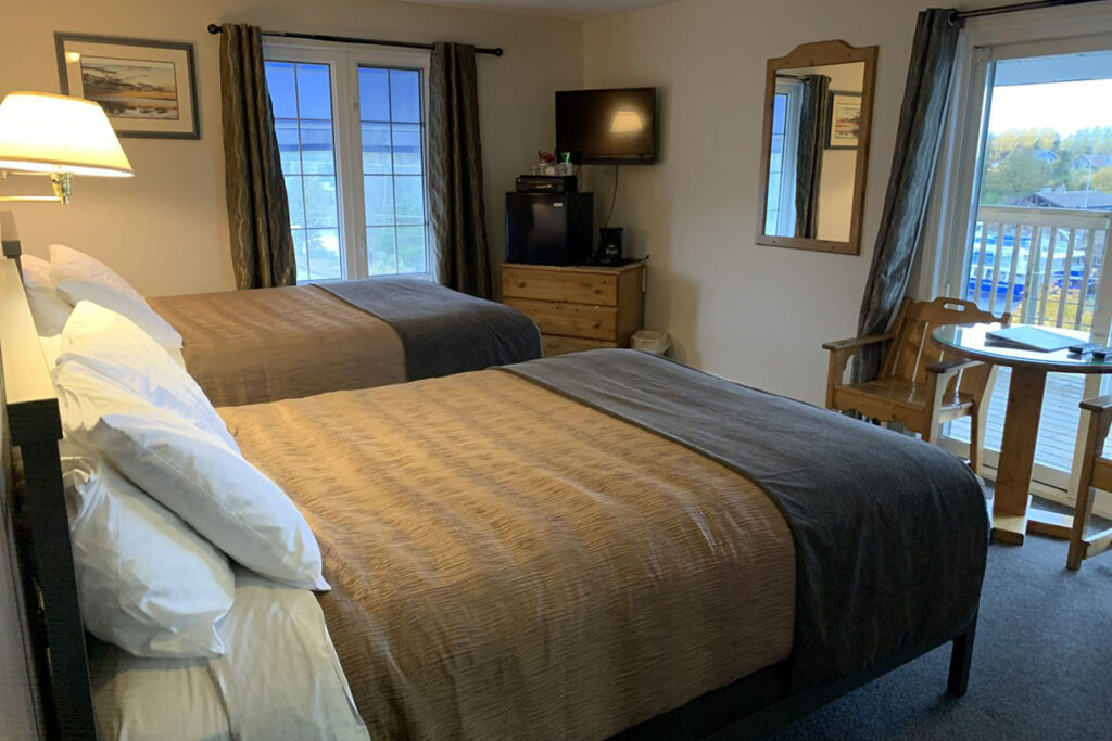 CAN_Ontario_Tobermory Princess Hotel_Guest Room