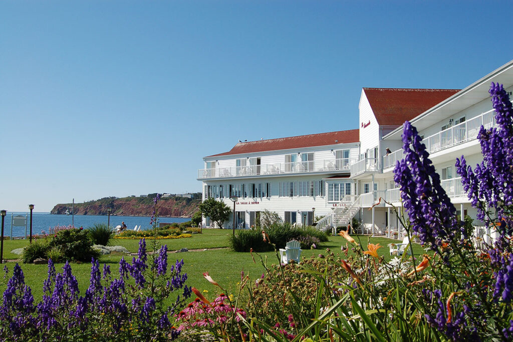 CAN_Quebec_Hotel La Normandie_exterior