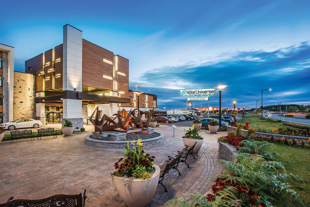 CAN_Quebec_l’Hotel Universel_exterior