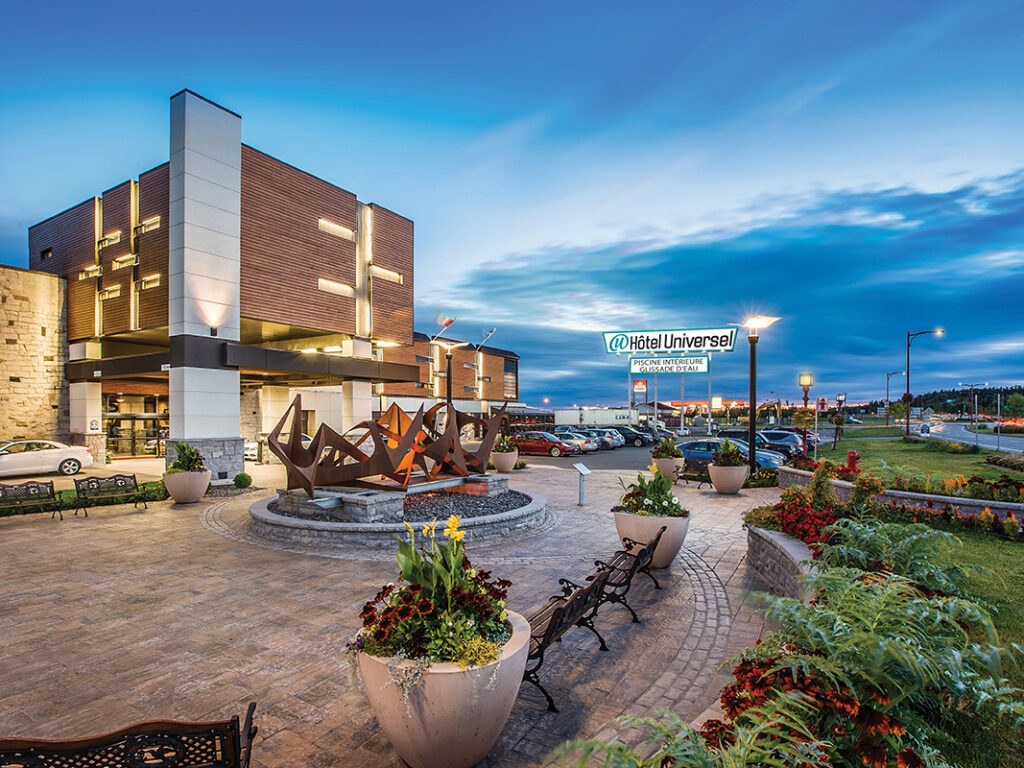 CAN_Quebec_l’Hotel Universel_exterior