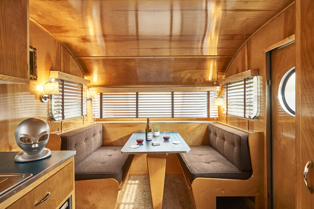 USA_Oregon_The Vintages Trailer Resort_Dining Table