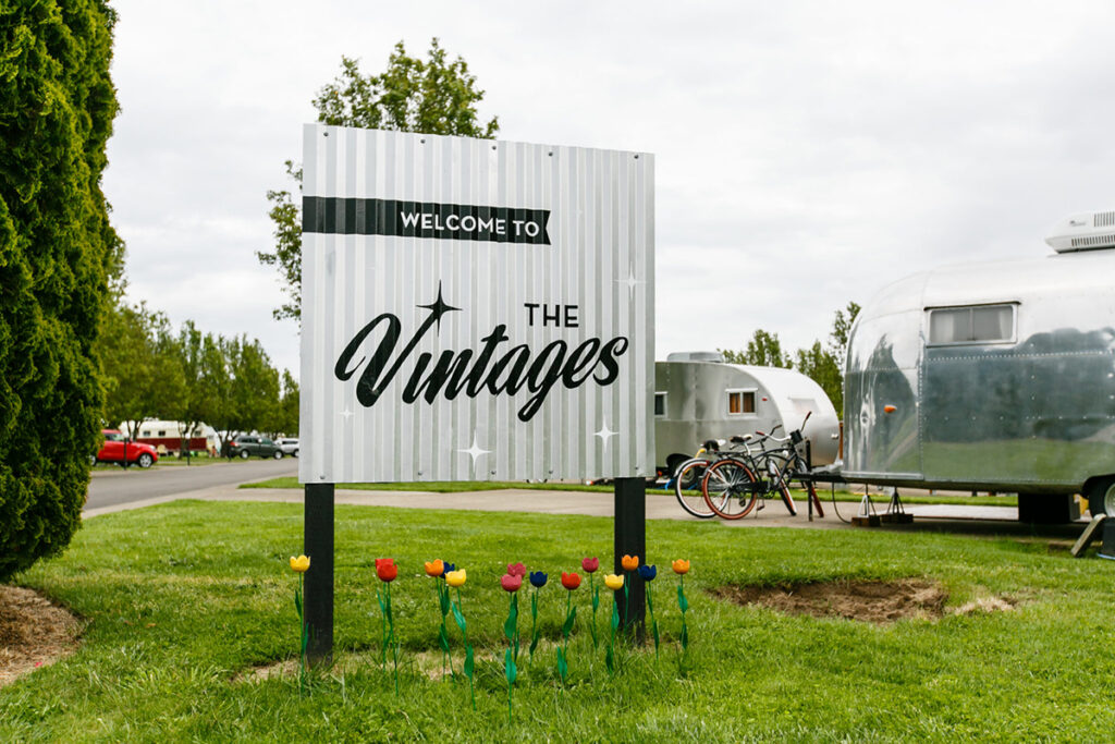 USA_Oregon_The Vintages Trailer Resort_Sign_Credit Andrea Lonas