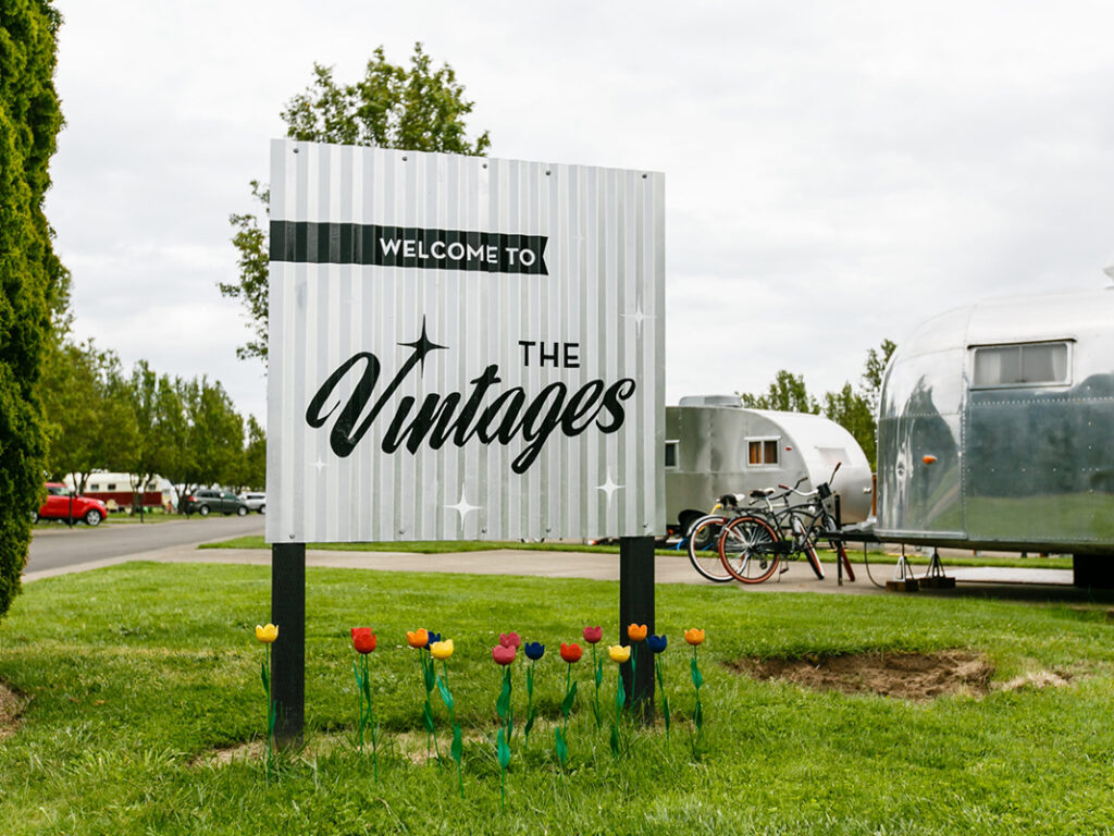 USA_Oregon_The Vintages Trailer Resort_Sign_Credit Andrea Lonas