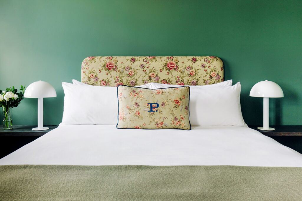 Hotel Queen Room