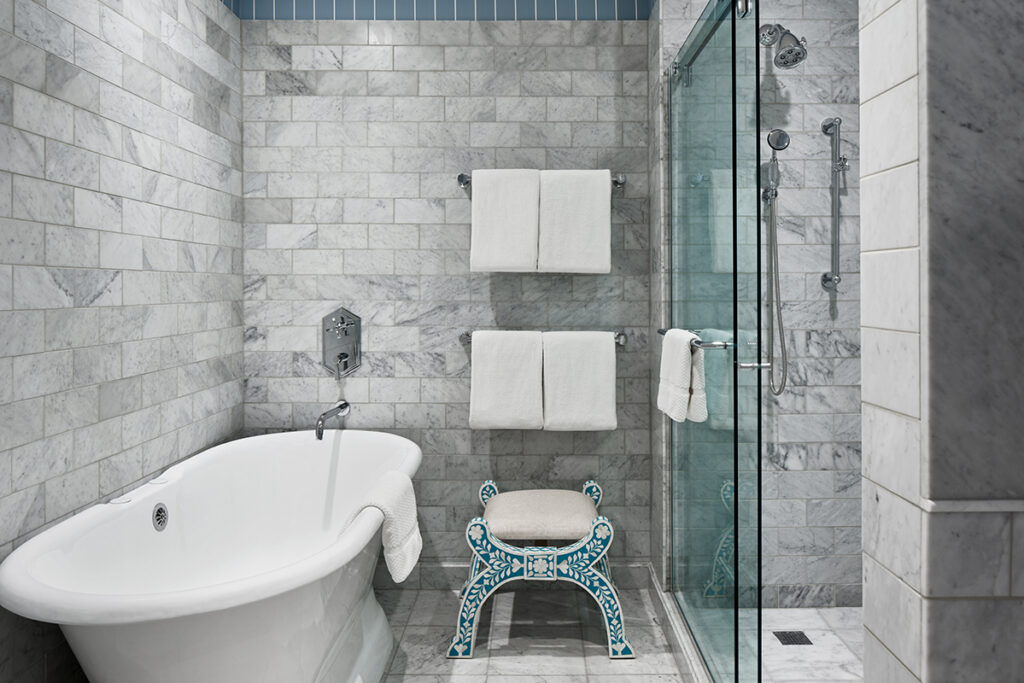 US_WashingtonDC_RDC Caroline Harrison Suite Tub Shower