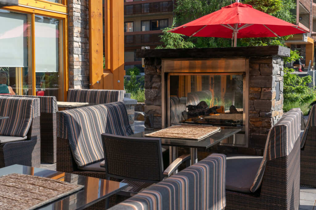 CAN_Alberta_MooseHotel_520_Pacini_Patio