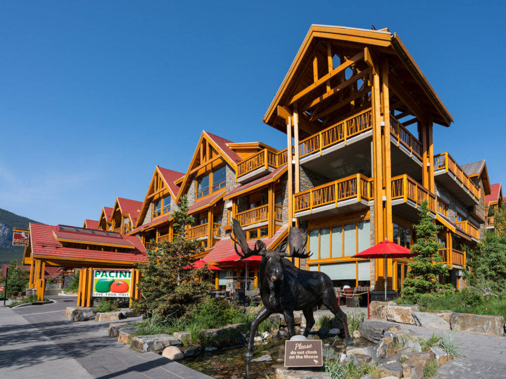 CAN_Alberta_MooseHotel_527_Pacini_Patio_Pano