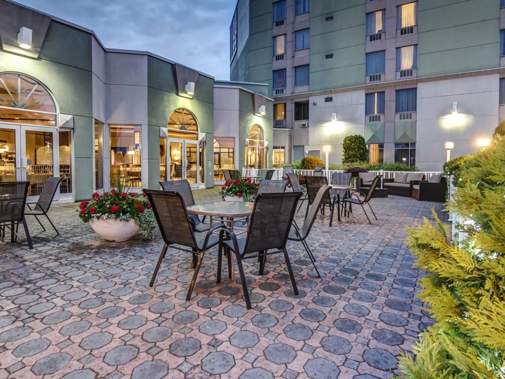 CAN_Quebec_Saguenay-Lac-Saint-Jean_Hotel Du Jardin (2)