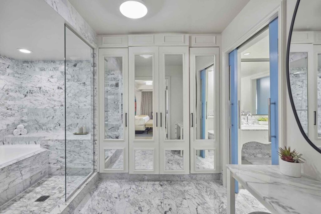 Guestroom bathroom
