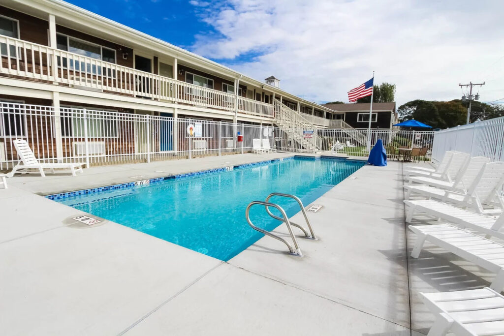 Hotel pool