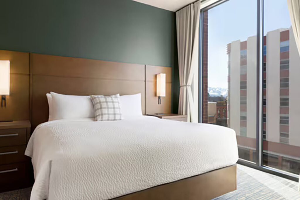 Guest room with king bed