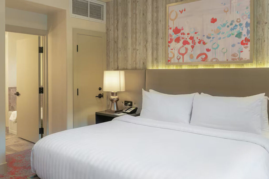 Guest room with king bed