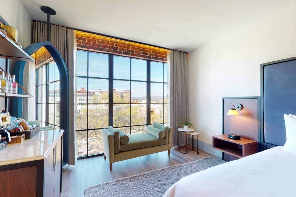Guest room with a city view