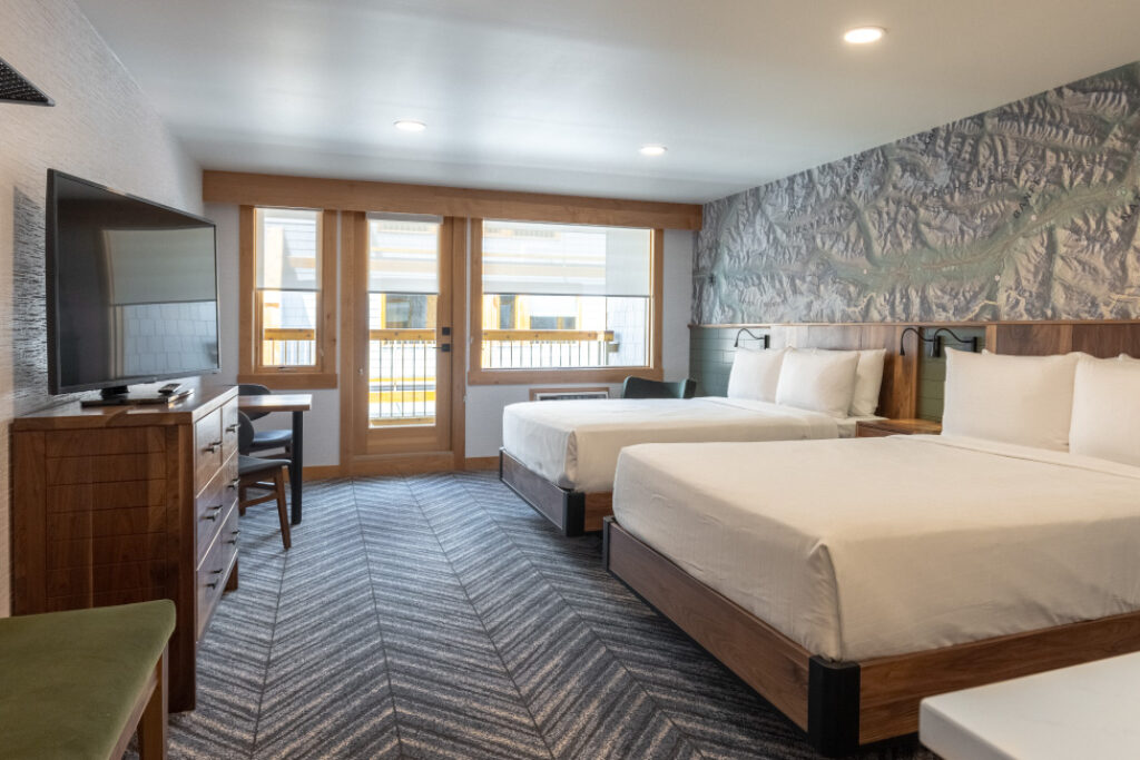 Hotel guest room with twin beds