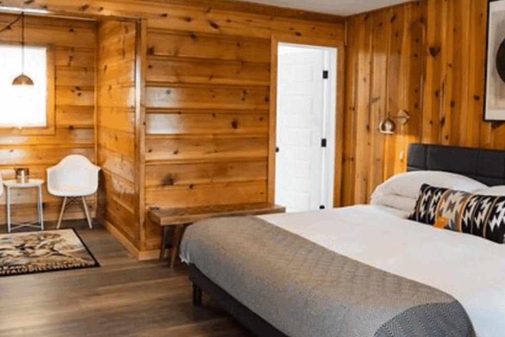 The Nightingale Motel Pagosa Springs Bedroom