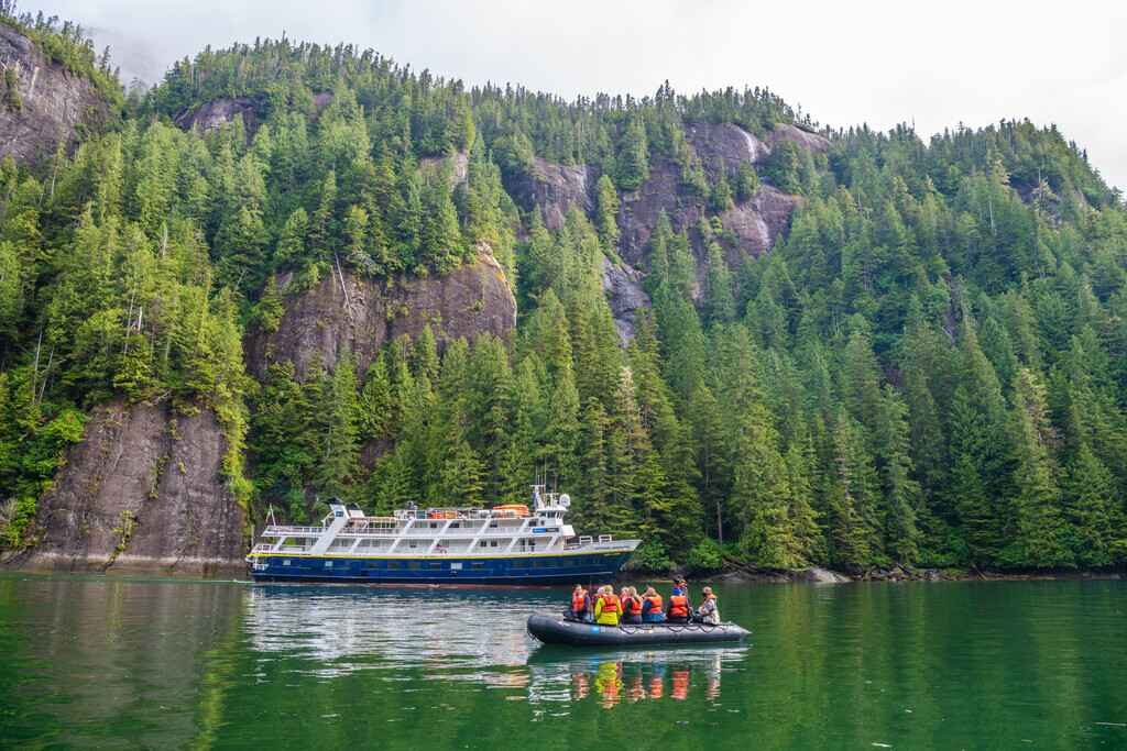 Exploration boat trip from the NG Sea Lion small cruise ship in Alaska