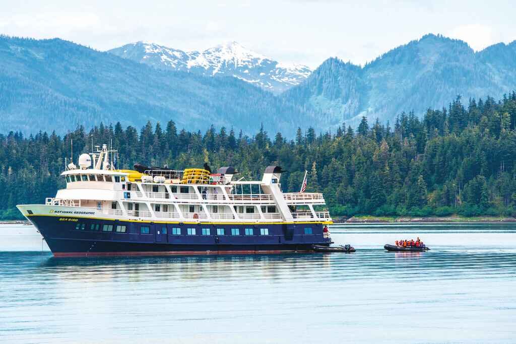 Exploration boat trip from the NG Sea Bird small cruise ship in Alaska