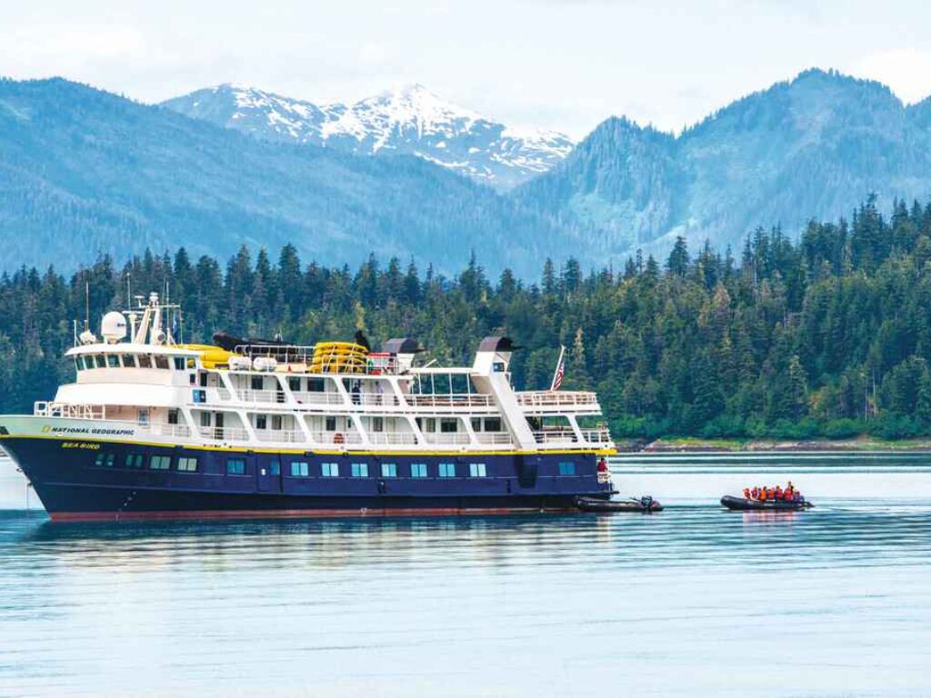 Exploration boat trip from the NG Sea Bird small cruise ship in Alaska