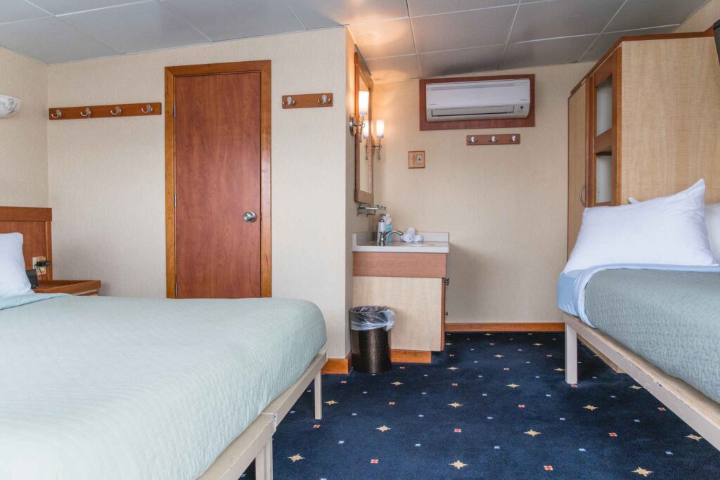 USA-Alaska-Wilderness-Discoverer-Admiral-401-King plus daybed configuration_2_11zon