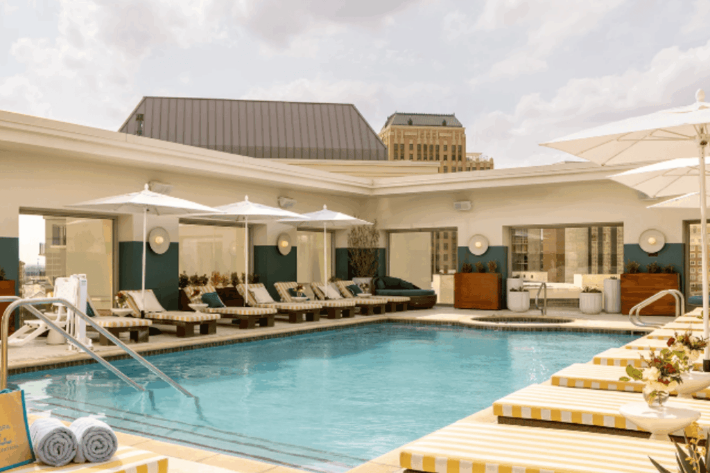 Hotel Contessa Swimming Pool