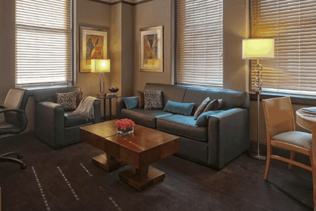 Magnolia Dallas Downtown Guest Room